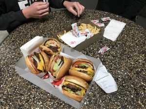 Burgery w restauracji in-n-out, w USA