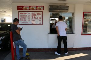 In-n-out w Los Angeles - ciekawostki o fast foodach