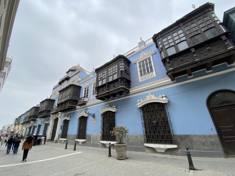 Drewniane balkony Lima
