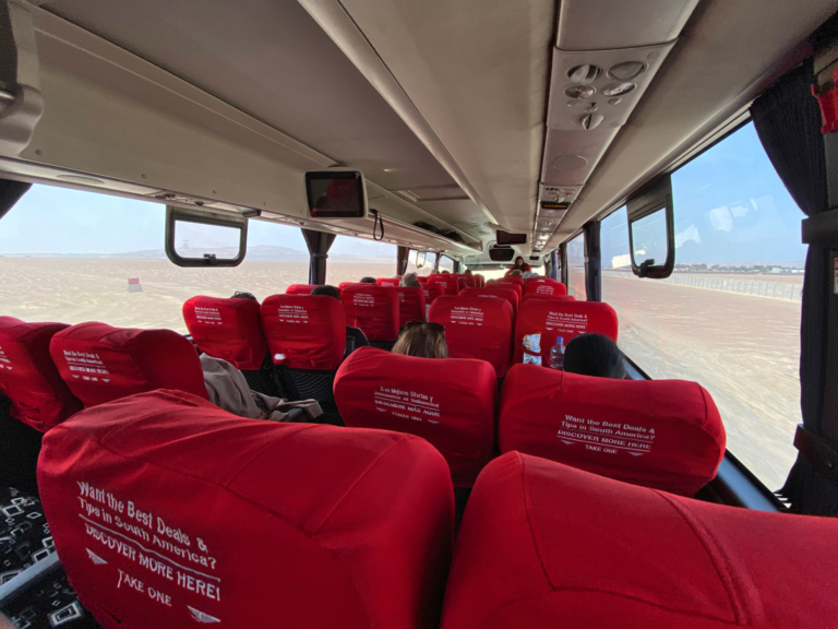 Wnętrze autobusu Peru Hop