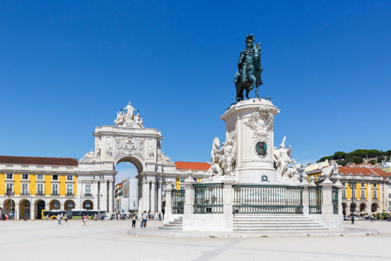 Lizbona atrakcjce centrum: Plac Praca do Comercio