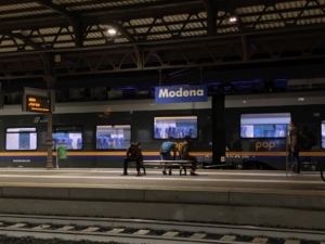 Dworzec pociągowy w Modenie