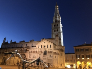 Modena - katedra nocą