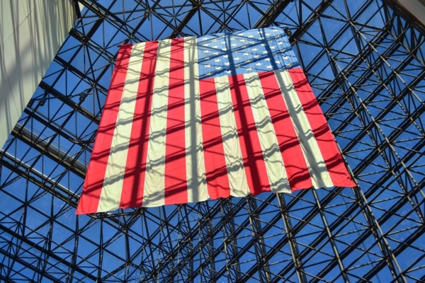 Flaga USA w Bibliotece Kennediego, Boston