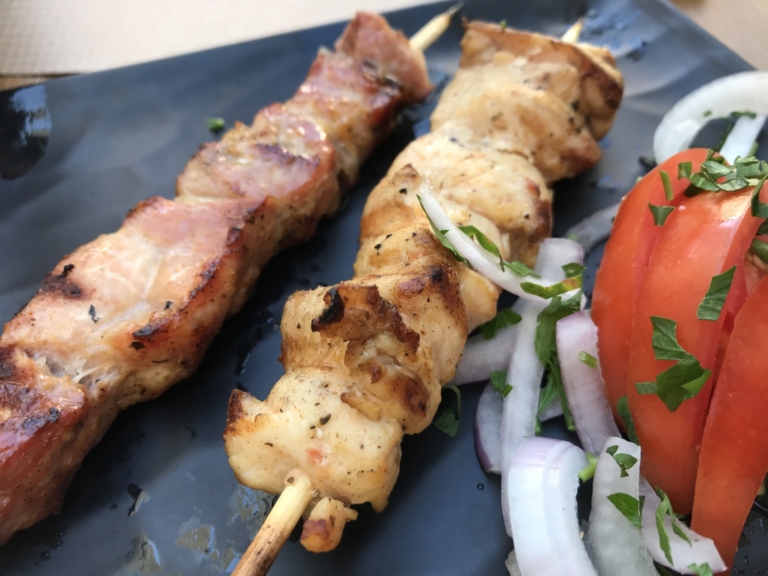 Grecka kuchnia - souvlaki jako szaszłyki