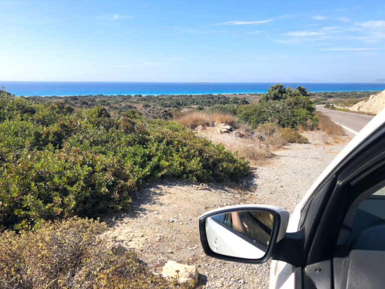 Rodos - wynajęte auto i widok na morze
