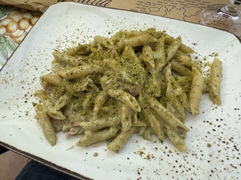 Makaron w sosie pistacjowym - kuchnia Sycylii