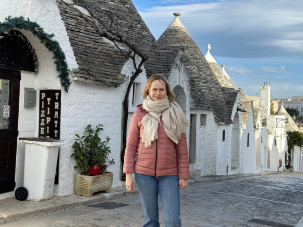 Uliczka z domkami trullo w Alberobello