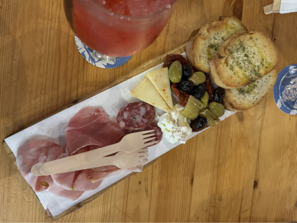 Deska serów i wędlinw. Katanii