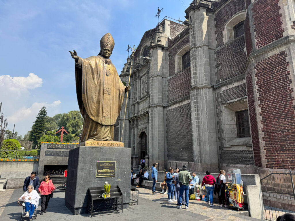 Pomnik Jana Pawła II w Guadalupe, Meksyk
