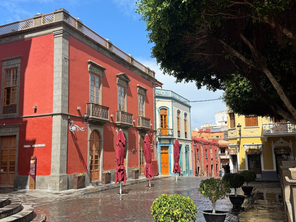 Galdar, Gran Canaria - miasteczko ze starożytnymi jaskiniami