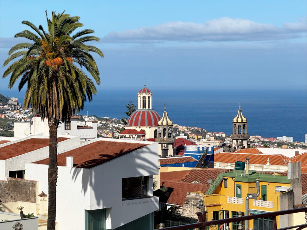 La Orotava, Teneryfa - widok na miasto i ocean