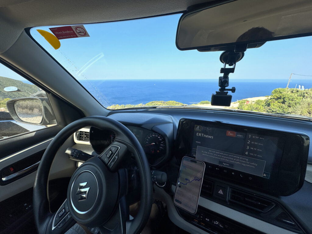 Samochód w okolicy Zatoki Wraku na Zakoynthos
