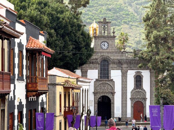Teror, Gran Canaria - balkony i bazylika